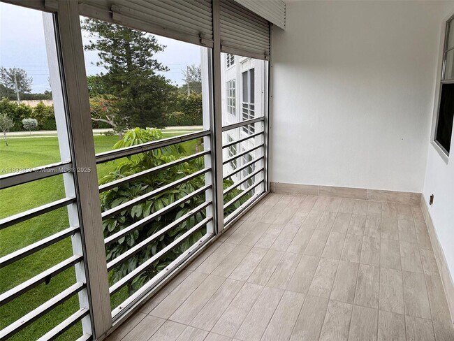 Building Photo - 3007 Hythe A