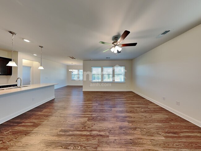 Building Photo - 106 Larragan Dr