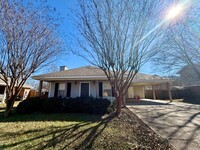 Building Photo - 2 bed, 2 bath Home in Barnett Bend!