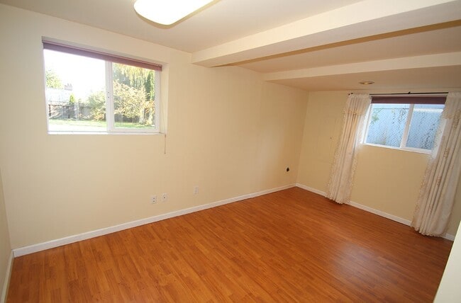 Building Photo - UPDATED & WELL MAINTAINED 3 BED, 2 BATH SE...