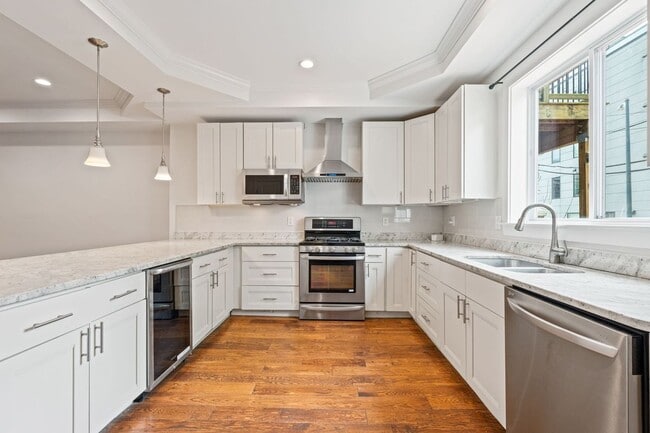 Building Photo - 1110 Orren St NE