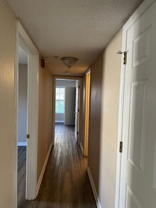 Building Photo - Ivy Glen Condo!