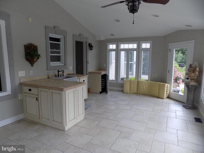 Building Photo - 313 Glenville Rd