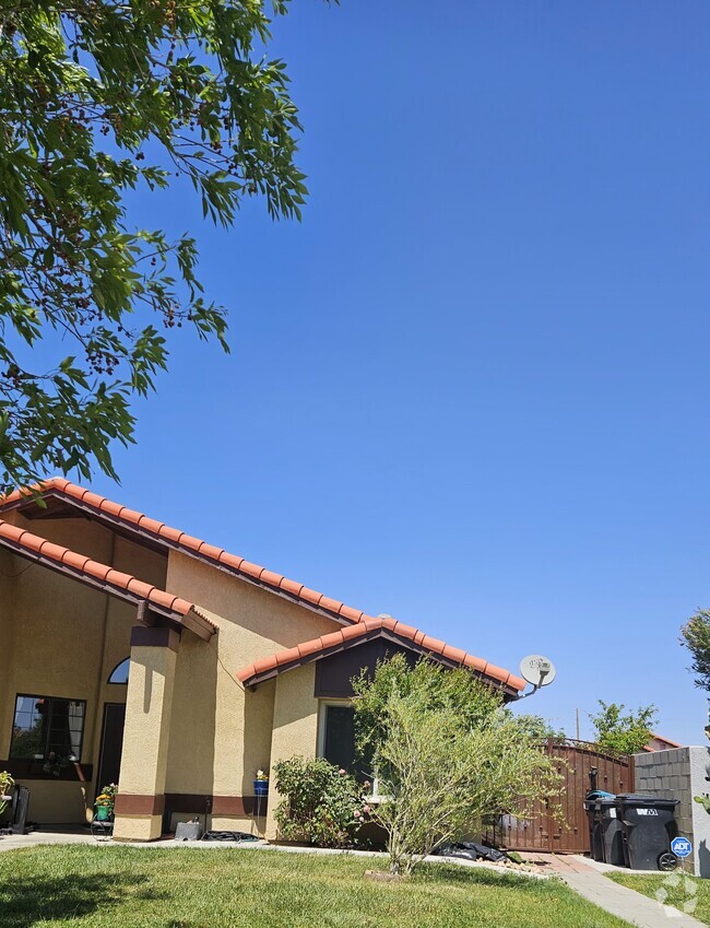 Building Photo - 3557 Skyway Ct