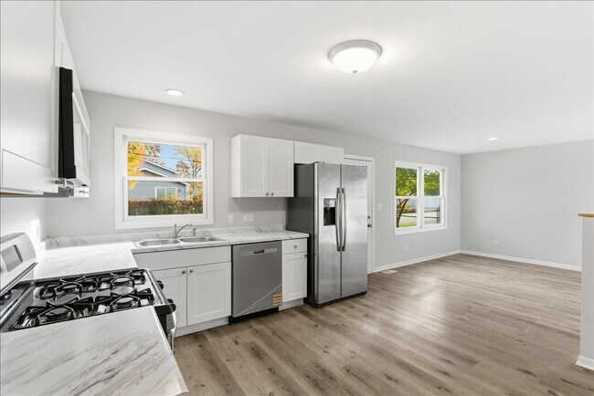 Building Photo - 37446 E Park Ln