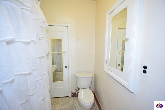 Building Photo - 5727 Carlton Way