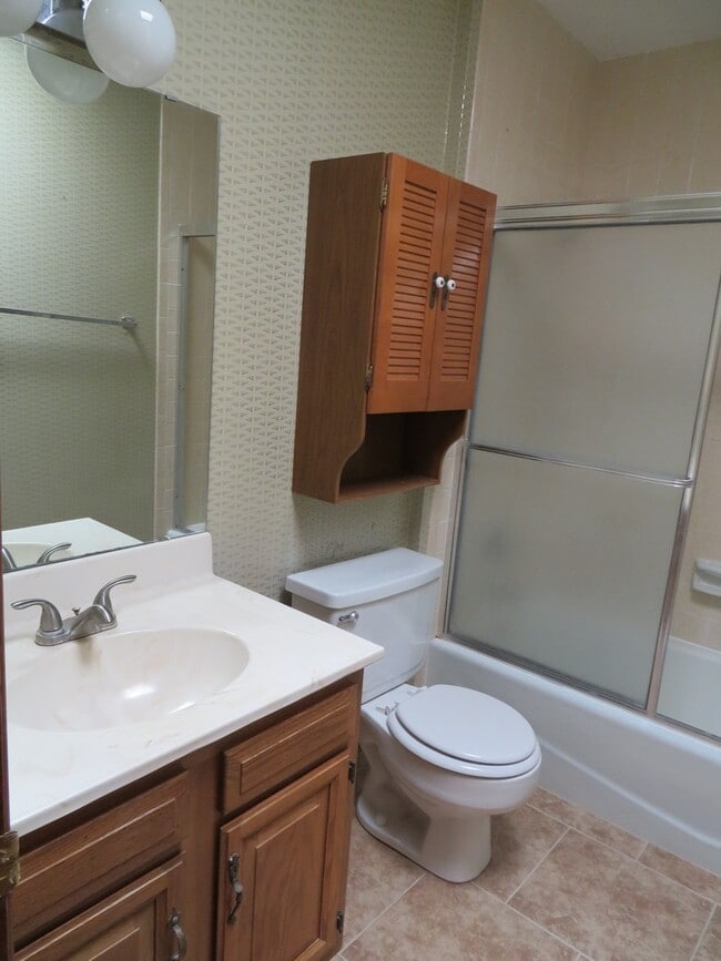 Building Photo - 2 Bedroom 2 Bath Townhouse Available for Rent
