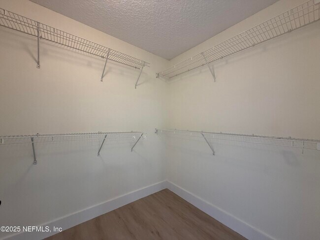 Building Photo - 12244 Lake Fern Dr