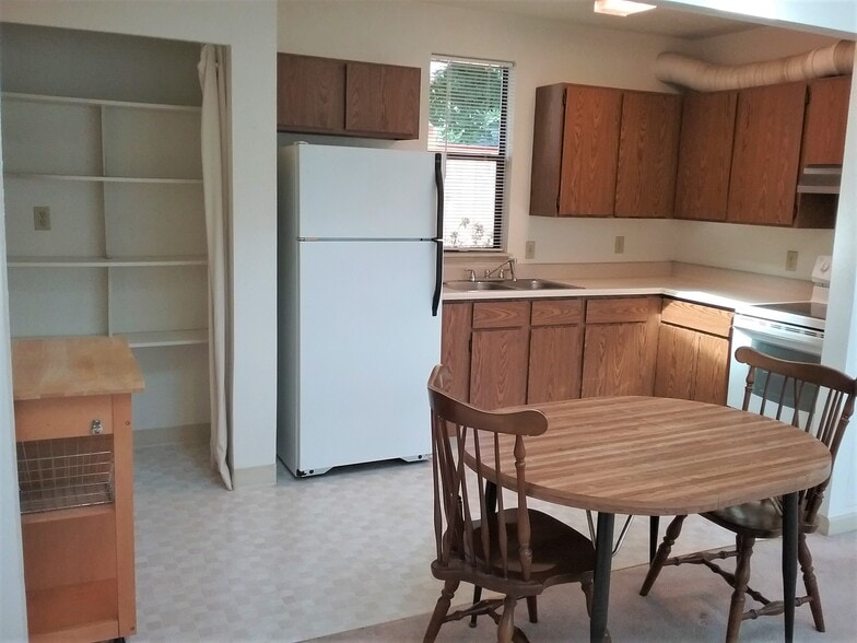 Building Photo - 2214 N Union Ave