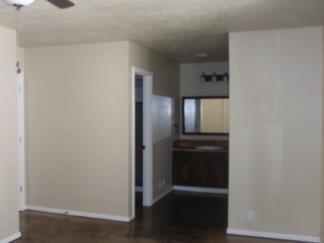 Building Photo - 1217 Guinn Ln
