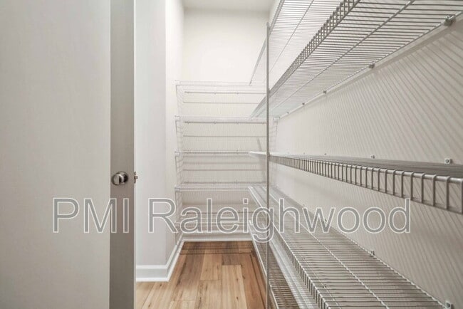 Building Photo - 521 Brittany Ct