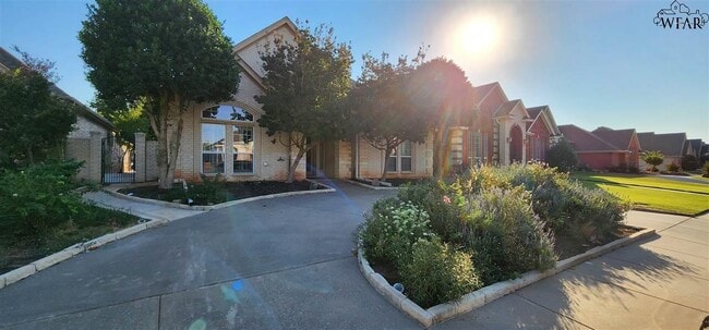 Building Photo - 1608 Tanglewood Dr