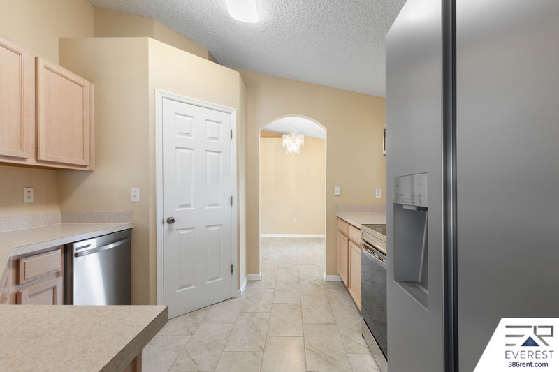 Building Photo - 57 Pin Oak Dr