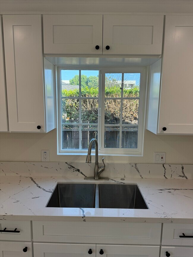 Building Photo - 7950 4th St