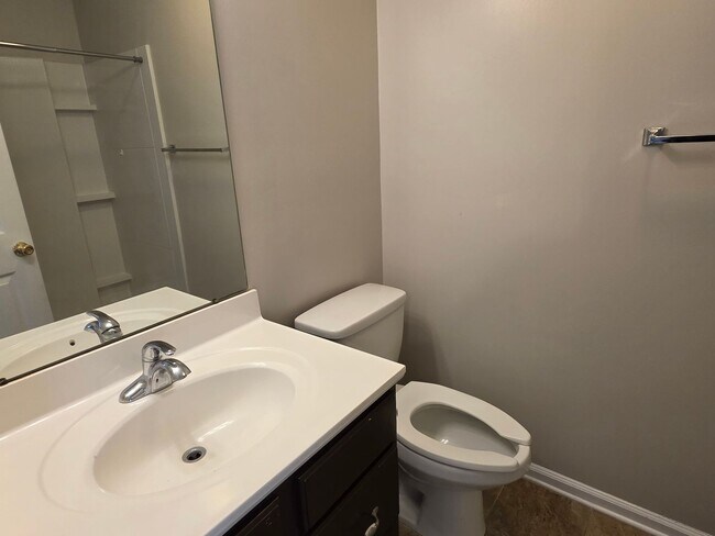Building Photo - Woodbury Subdivision. 3 bedrooms. 2 baths. Converted garage to bonus room. Family with vaulted ce...