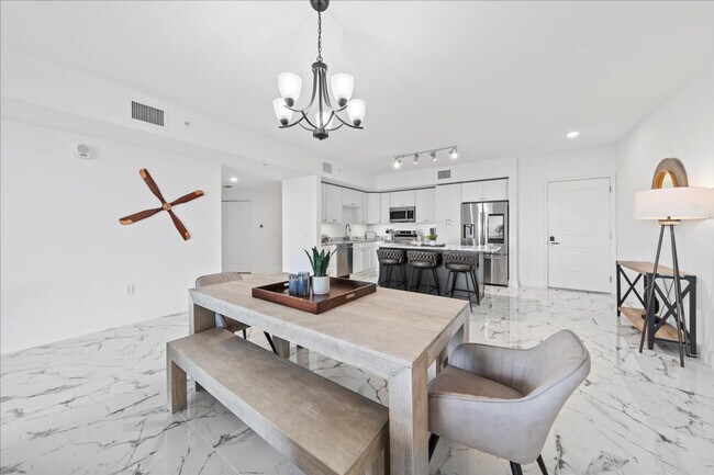 Building Photo - 605 Kemp St