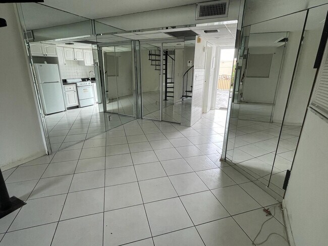 Building Photo - 4121 NW 26th St