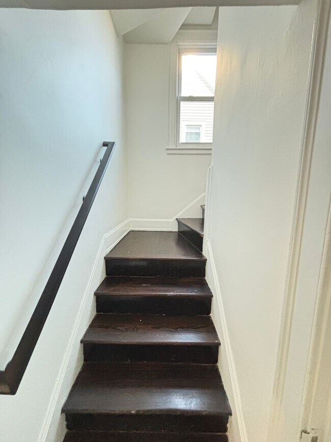 Building Photo - 409 E Washington Ave