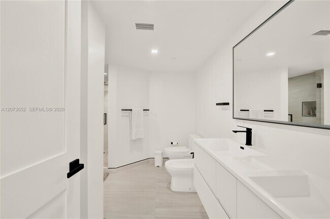 Building Photo - 5757 Collins Ave