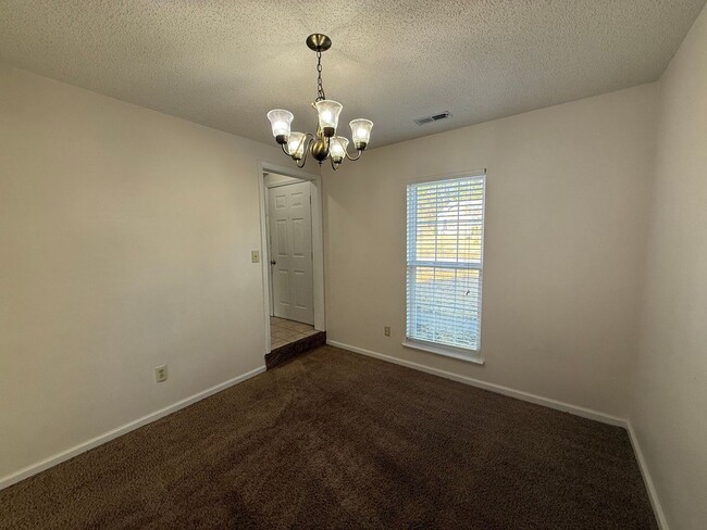 Building Photo - Beautiful 3 bedroom, 2.5 bath House