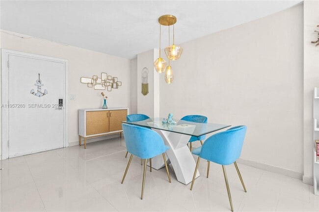 Building Photo - 1345 Lincoln Rd