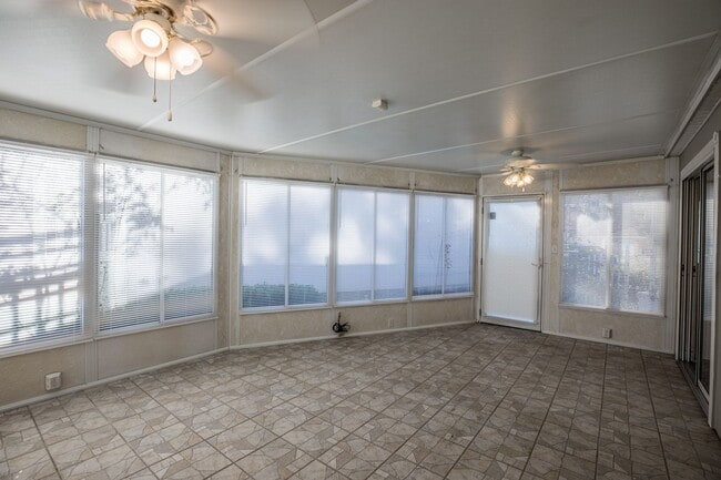 Building Photo - HIllcrest