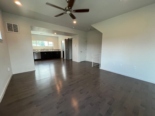Building Photo - Beautiful Modern Townhouse in North Fort C...