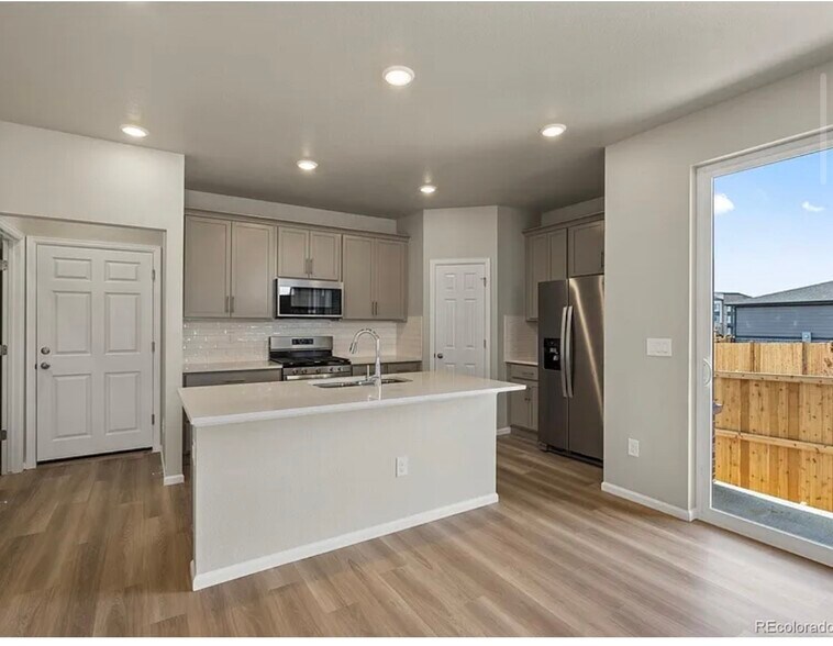 Building Photo - 750 N Shawnee St