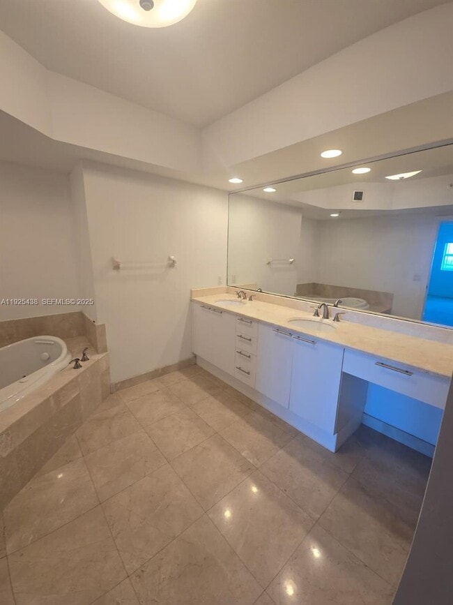 Building Photo - 14951 Royal Oaks Ln