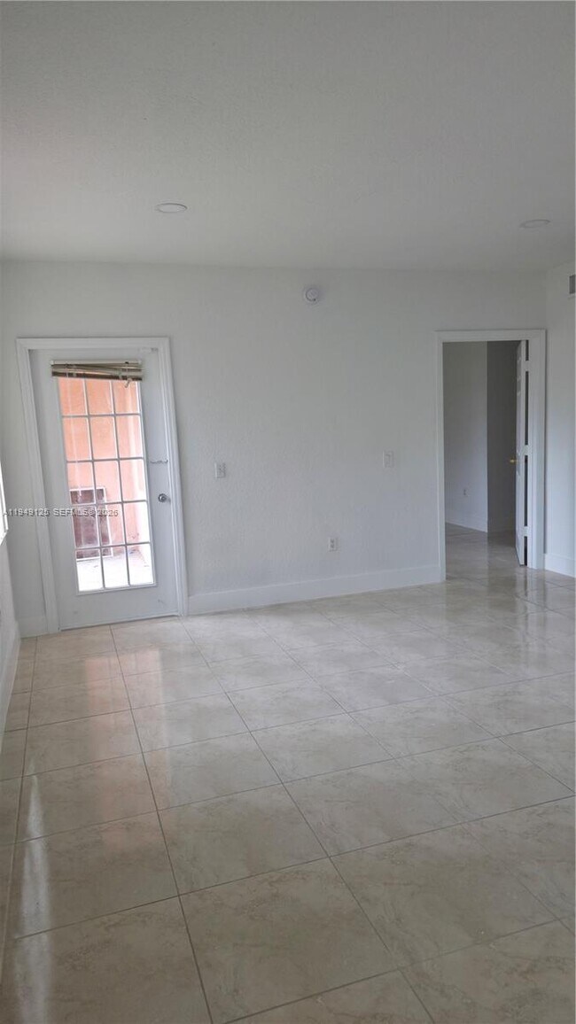 Building Photo - 2101 Belmont Ln