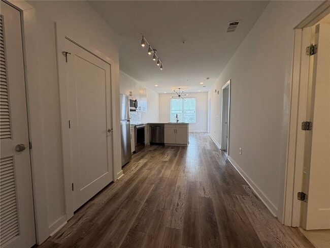 Building Photo - 525 Parkway Dr