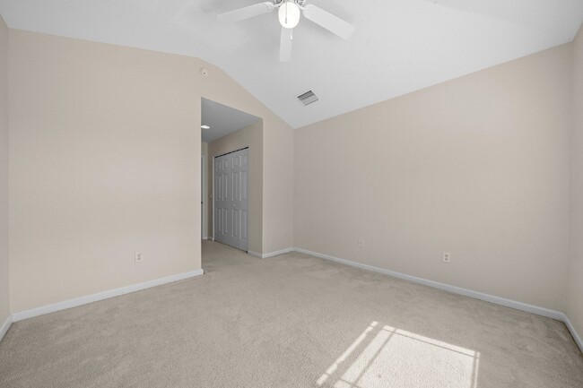 Building Photo - **3 Bed 2 Bath Maintenance Free townhome i...