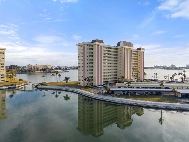 Building Photo - 4775 Cove Cir