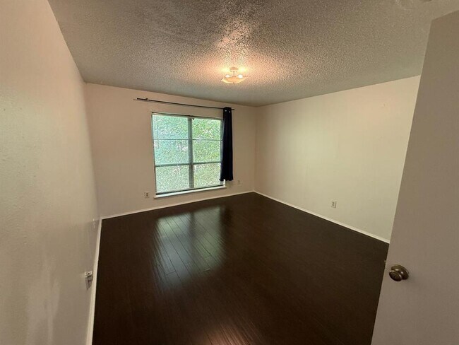 Building Photo - 2700 Mulford Cove