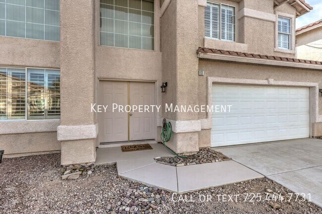 Building Photo - Beautiful 4 bedroom, 2.5 bathroom two-stor...