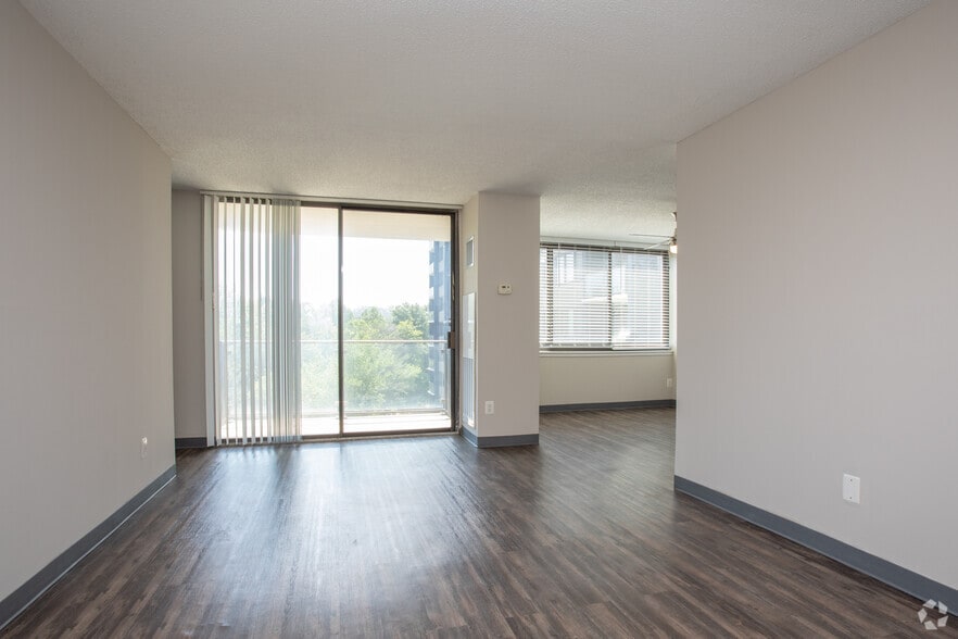 1BR, 1BA - 1,058 SF - Arrive 2801