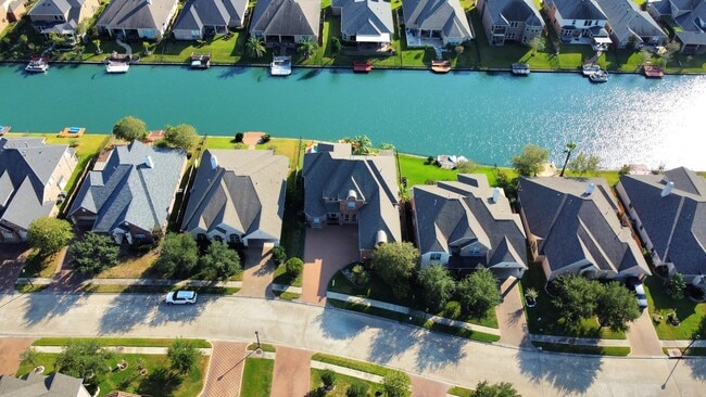 Building Photo - 17859 Camp Cove Dr