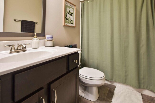 Building Photo - Pet Friendly Three Bedroom!