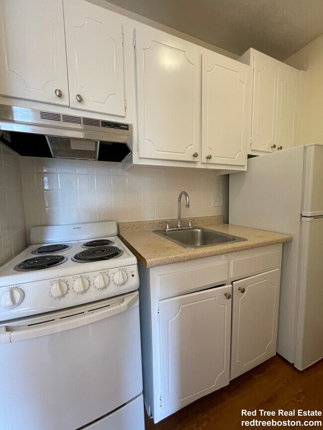 Building Photo - 172 N Beacon St