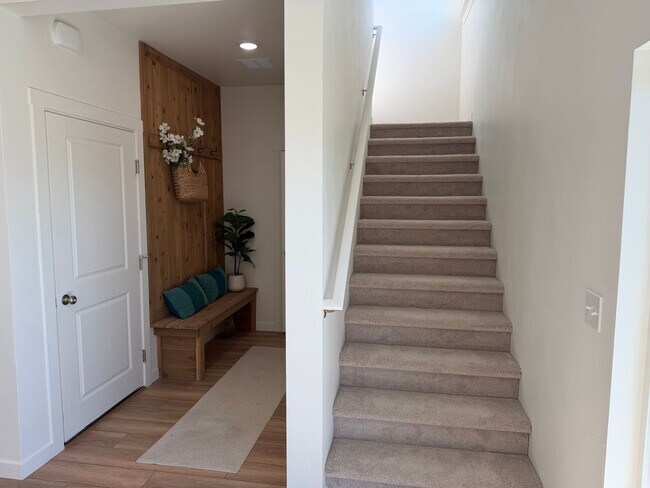 Building Photo - 830 Spaniel Ln