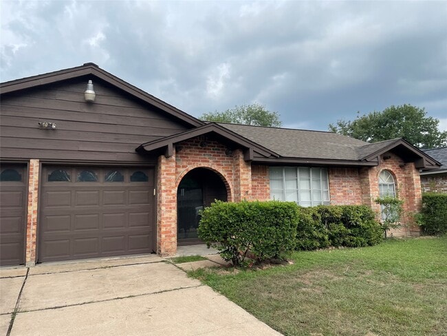 Primary Photo - 16310 Autumn Wind Dr