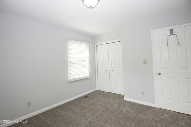 Building Photo - 2435 Longleaf Dr SW