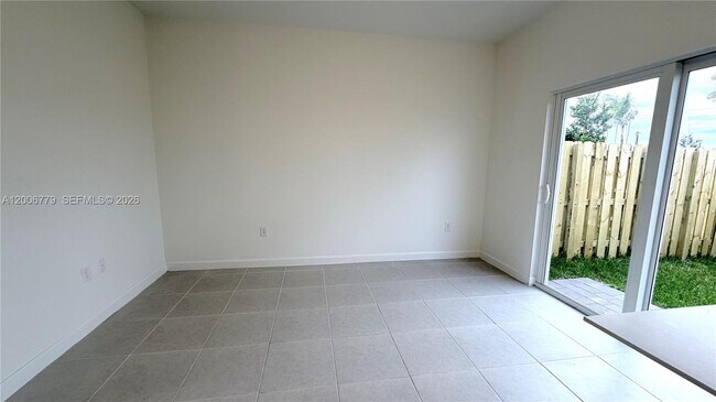 Building Photo - 2537 SE 27th Ct