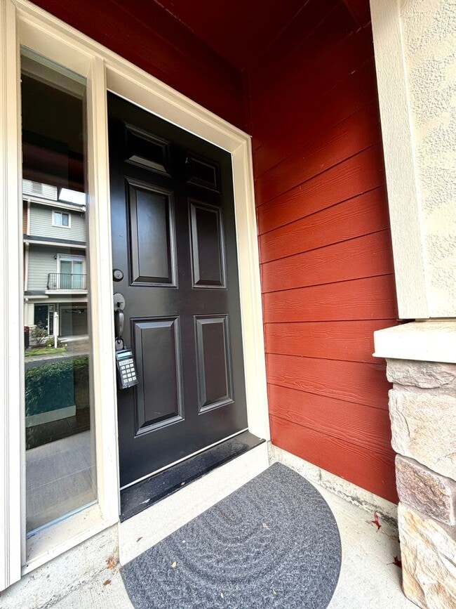 Building Photo - ~New home for the holidays? Move in now, and get December RENT FREE!~