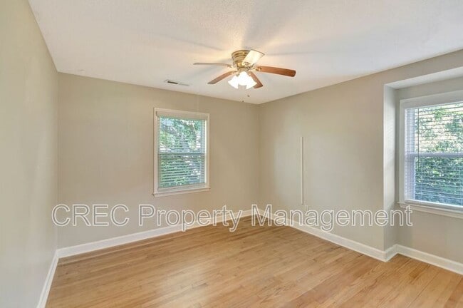 Building Photo - 2327 W Palmer Dr