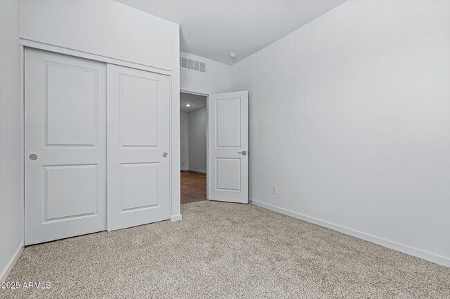 Building Photo - 16006 W Cottontail Ln