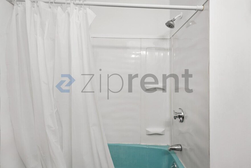 Building Photo - Unit 3