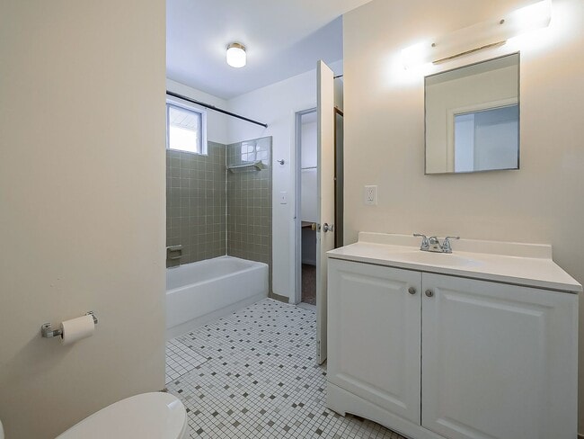 Building Photo - Easy Living in White Lake – 1 Bed with Smart Layout!