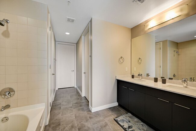 Building Photo - HOUSING CHOICE VOUCHER APPROVED! MOVE IN SPECIAL! **ONE MONTH FREE w/ 13 MONTH LEASE!!**