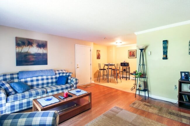 Building Photo - Country Manor Apartments